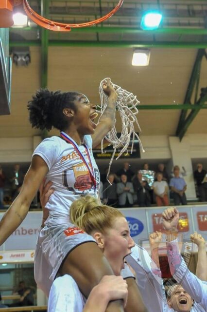 V rozhodujúcom dueli ružomberské basketbalistky vyhrali nad Piešťanmi 62:54