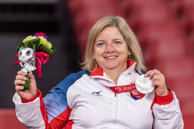 Kánová šnúrku z medaily sľúbila fyzioterapeutovi a teraz sa chytá za hlavu