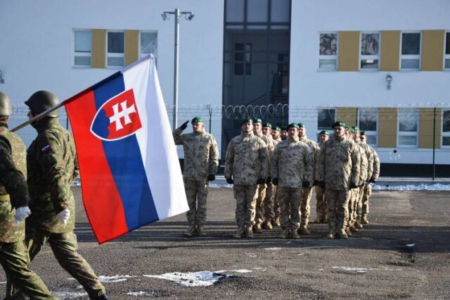 Zvládať pandémiu pomáhajú aj profesionálni vojaci z ružomberských kasární