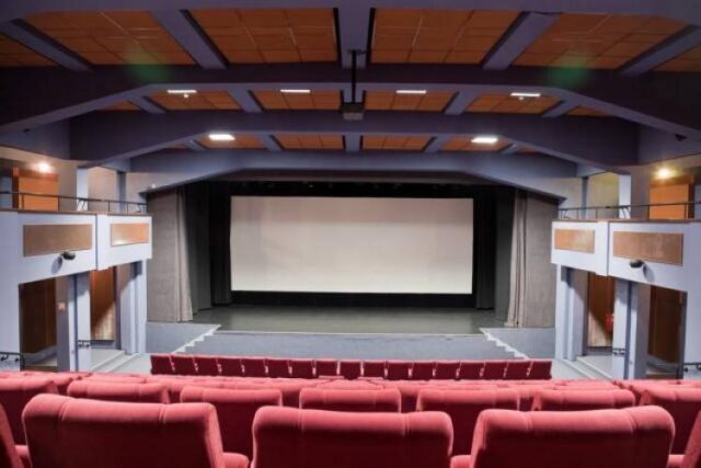 Kino začína premietať. Nové tituly ale nemôže ponúknuť