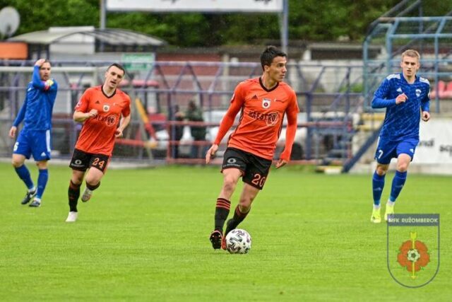 Už hral aj T. Kostadinov, ktorý bol na lane belasých