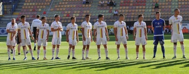 Medzi ružomberskými žrďami proti Sofii pravdepodobne 19 - ročný chalan