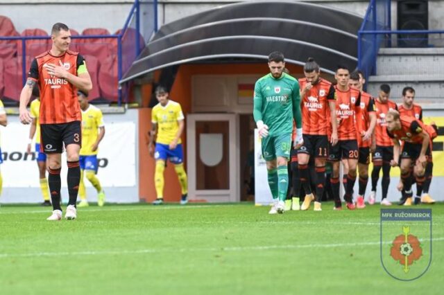 Obaja gólmani so vztýčenou hlavou opúšťali ihrisko pod Čebraťom