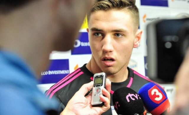 Po prvom trojbodovom zásahu  Ruže v aktuálnej sezóne sme hovorili s brankárom I. Krajčírikom