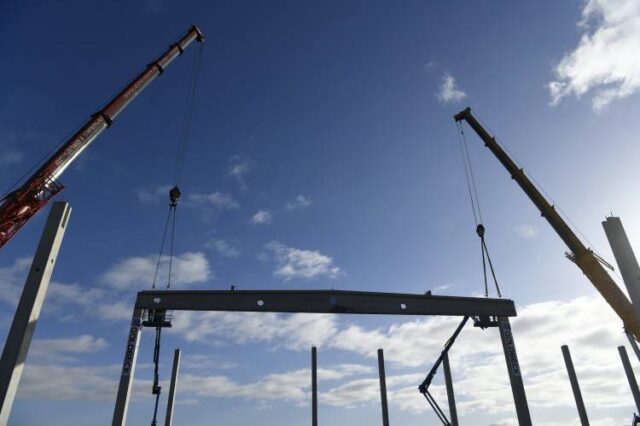 Občania bojujú proti logistickému parku pri obytnej štvrti. Hrozí niečo podobné aj pri Ružomberku?