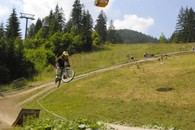 Adrenalínoví bikeri v Hrabove