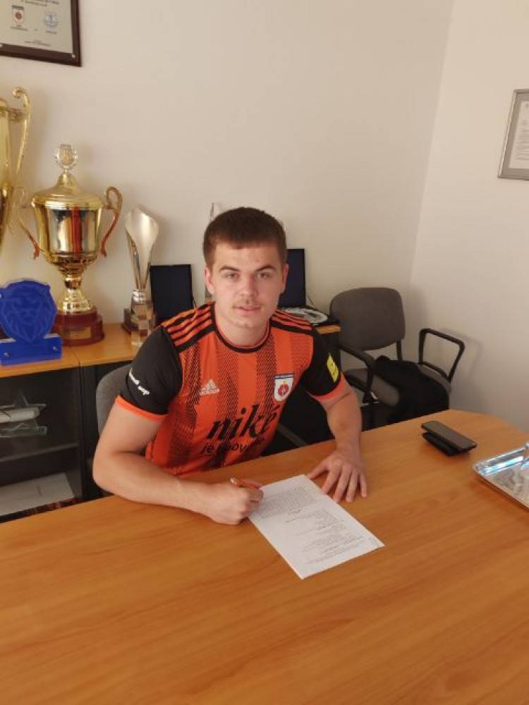 M. Matej s prvou profi zmluvou