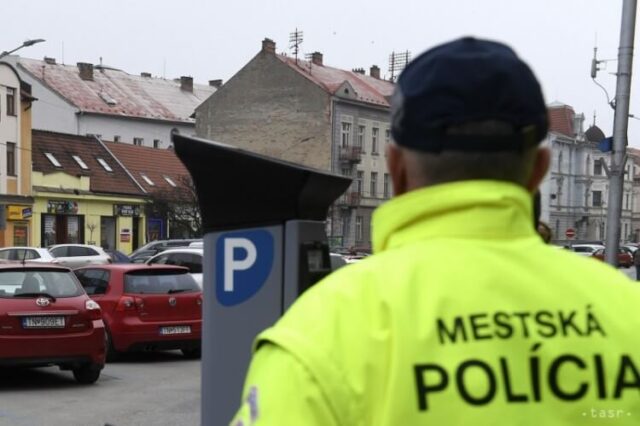 Muž ušiel z baru bez zaplatenia, naháňala ho aj obsluha