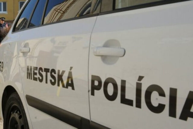 Muž našiel pred nemocnicou tašku s notebookom a tabletom, odovzdal ju polícii