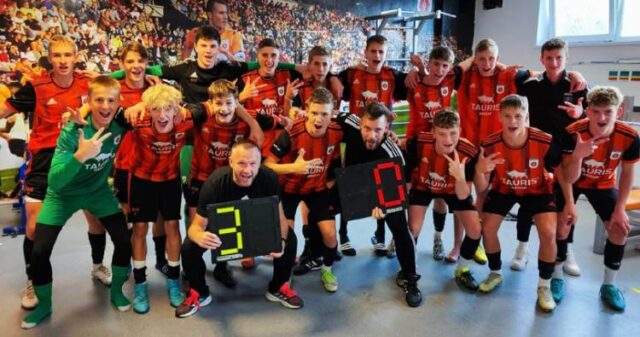 Sedemnástka zatiaľ drží v ruke zemiak a šestnástka je prvoligovým lídrom