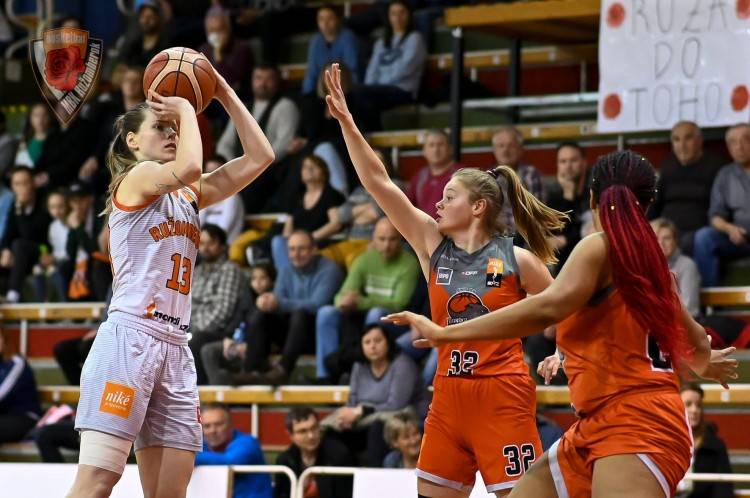 M. Praženicová vynechala dva semifinálové duely, no v sérii o zlato by nemala chýbať