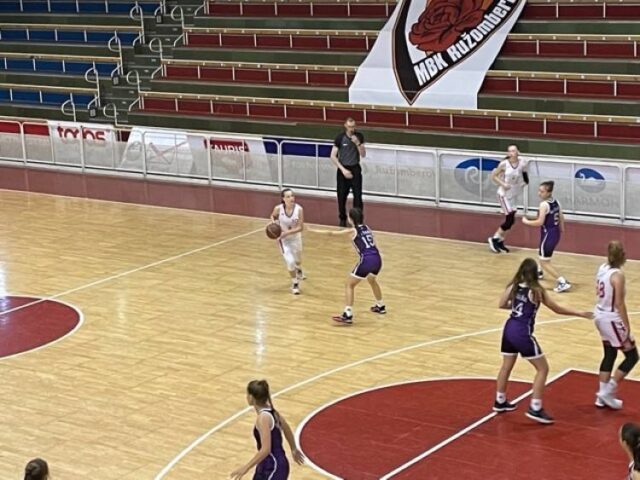 Majstrovstvá republiky pod deravými košmi starších žiačok