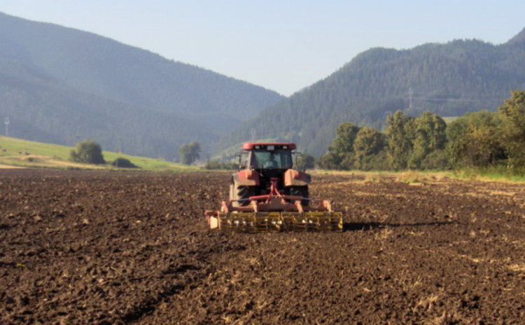 Poľnohospodári žiadajú od Slovenského pozemkového fondu zmysluplný výpočet za prenajatú pôdu