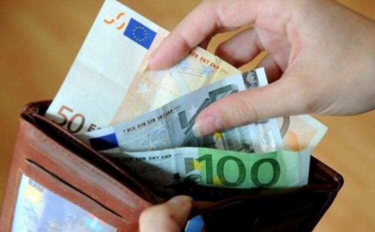 Moldavka robila finančnú zbierku pred nákupným centrom, dostala pokutu