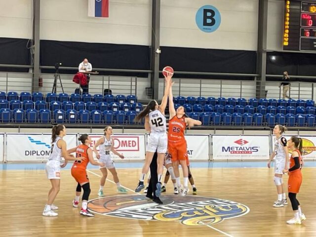 Skvelá správa z Piešťan: Čajky - Ružomberok 57:66