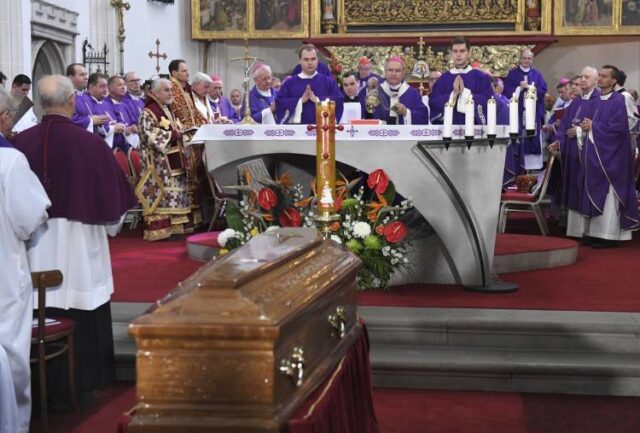 VIDEO: Posledná rozlúčka s emeritným arcibiskupom Tkáčom