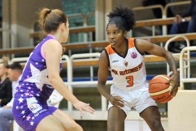 Basketbalistky rozbili Poprad o 42 bodov - 73:31