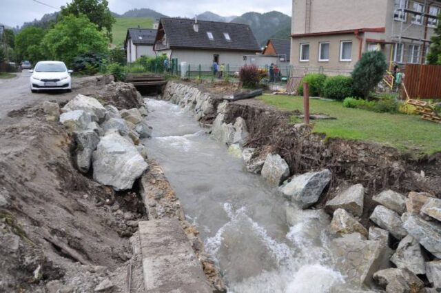 Potoky opäť hrozia, na príčine sú dlhotrvajúce dažde