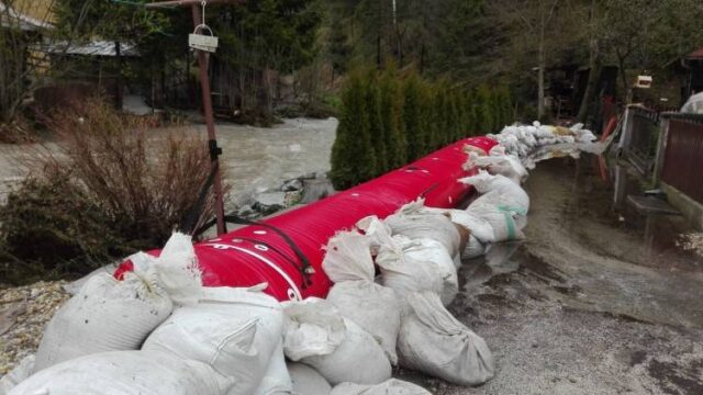 Najskôr ich potrápil oheň, potom veľká voda