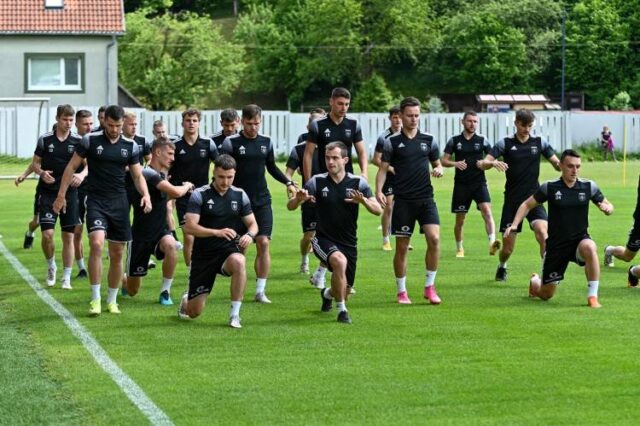 Od dnes futbalová Ruža opäť v práci