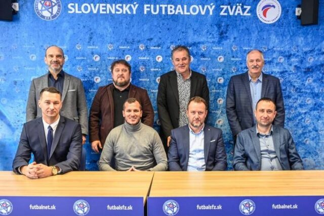 P. Struhár aj papierovo medzi elitou