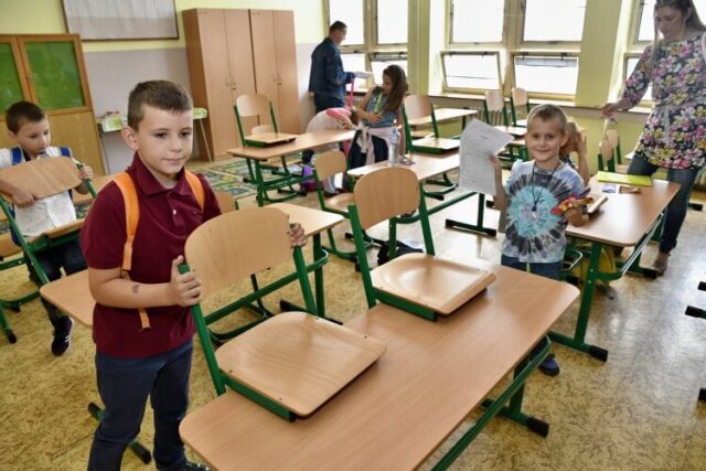 Viac ako 160 prváčikov v Ružomberku nastúpilo do škôl