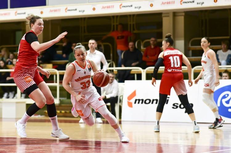 Otvárací súboj o postup do finále: Ruža - pumy 57:77