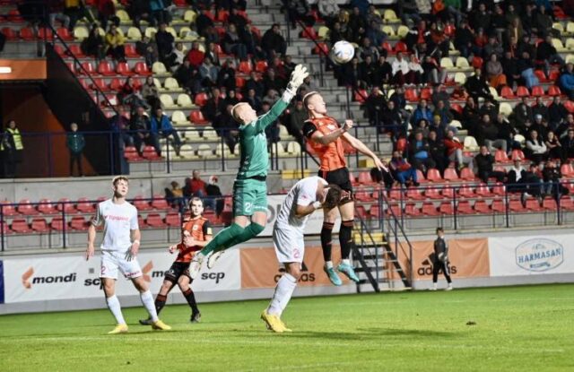 Liptovské futbalové derby sa skončilo egálom