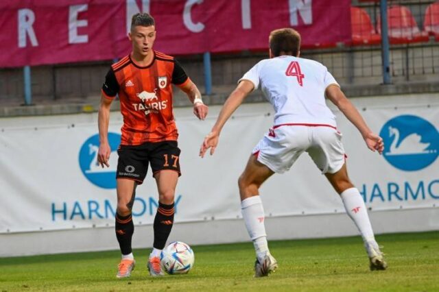 Dvaja kamoši nastúpili proti sebe