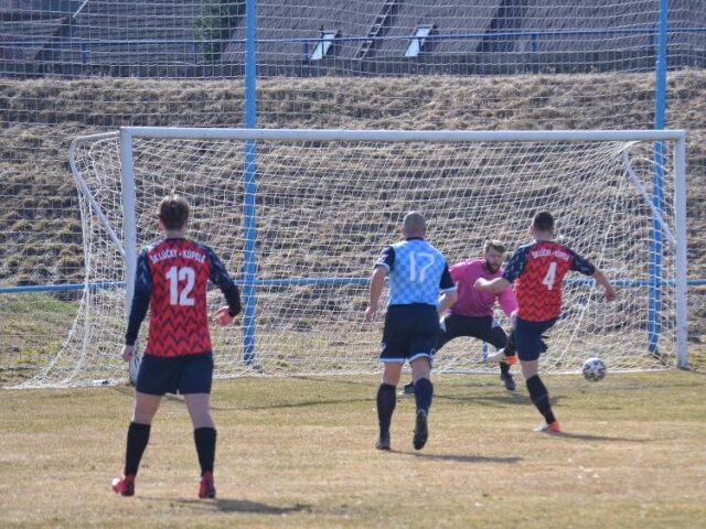 Futbalová jar zavítala na regionálne trávniky