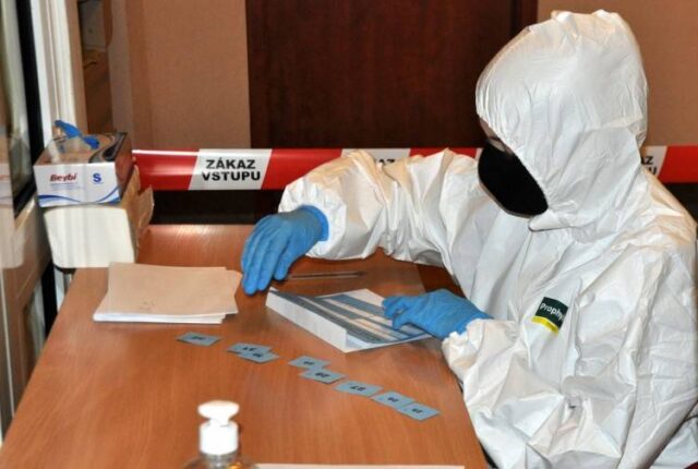 V okrese Ružomberok prišlo včera na prvé kolo testovania na COVID-19 27 114 ľudí