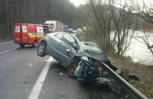 Vodič Hondy neprežil zrážku s nákladným autom