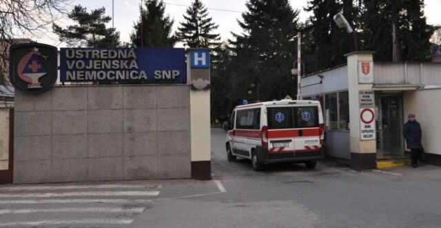 Počty pozitívne testovaných zamestnancov ružomberskej nemocnice klesajú