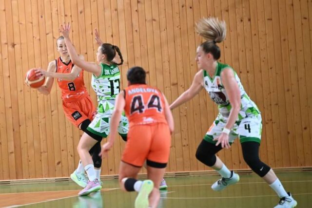 Návrat k podkošovému duelu Šamorín - Ružomberok (66:46)