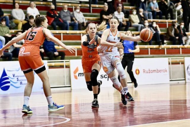 Na úvod extraligového semifinále jasné víťazstva domácich celkov