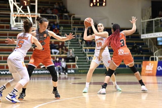 Ruža je opäť vo finále, dnes bystrické pumy zostrelila o 37 bodov - 71:34