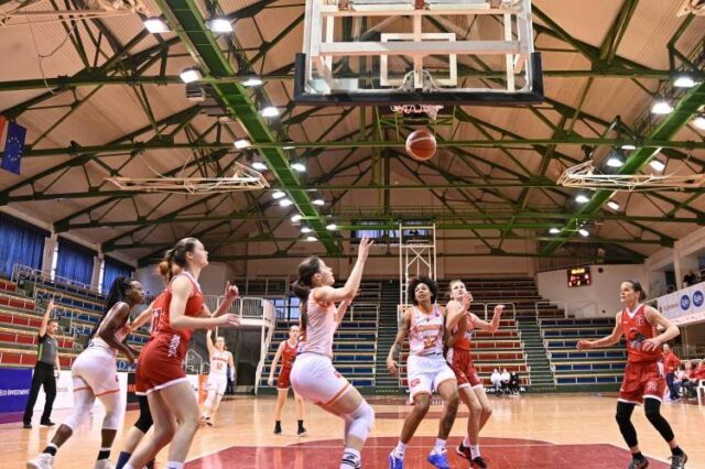 Trénera J. Suju zaskočil prístup dievčat