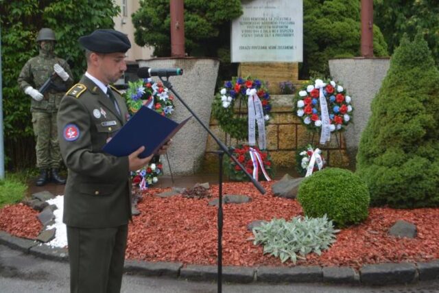 Povstanie začalo o dva dni skôr