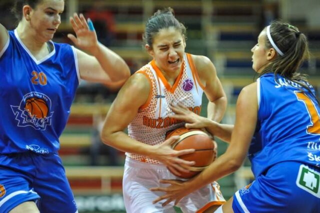 Na začiatok hra mačky s myšičkou: Ružomberok Spišská Nová Ves 116:24