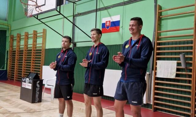 Muži ŠKST sa vo svojom stánku pochlapili