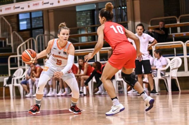 Šéfkou kabíny podkošovej Ruže R. Stašová