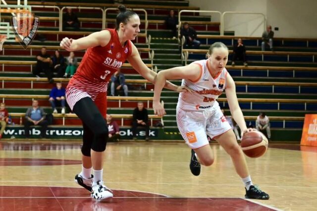 Pri skvelom víťazstve nad bystrickými pumami zaujala aj mládežníčka M. Štefančová