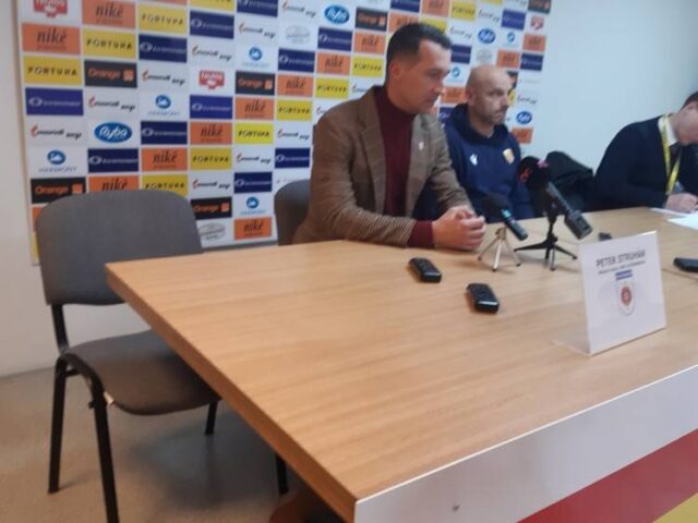 O spadnutí do dolnej šestky sme hovorili s trénerom Ruže P. Struhárom