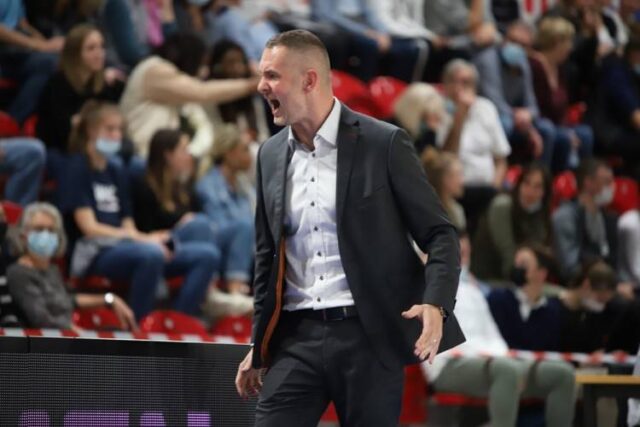 Po zápase v Lyone (50:81) sme hovorili s trénerom ružomberských basketbalistiek J. Sujom