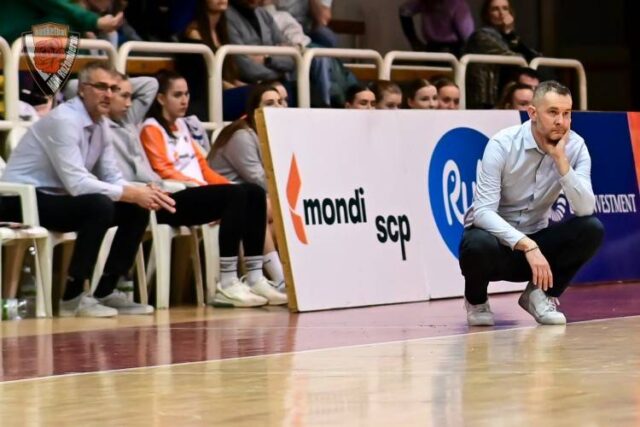 S trénerom J. Sujom o semifinálovom bloku