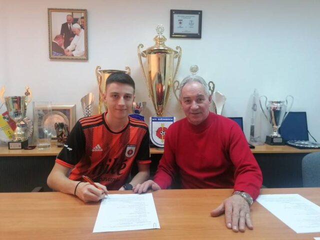 Najmladší člen dospeláckej kabíny s profi kontraktom