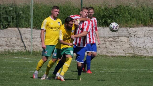 Prvé prekážky preskočili Švošov a Liptovská Teplá