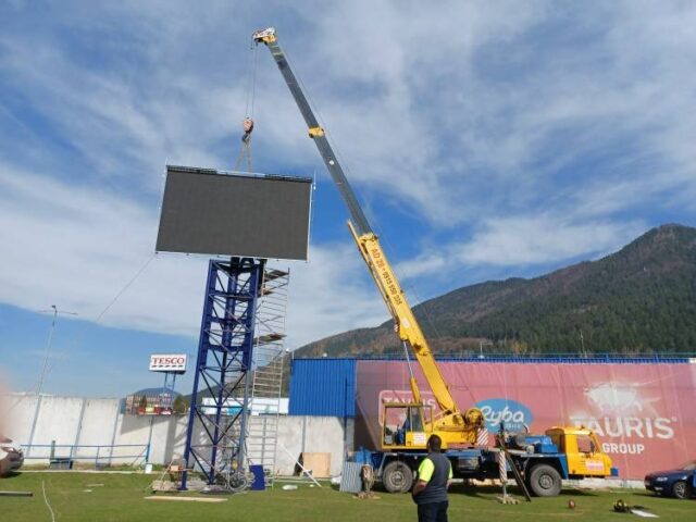 Nová, nielen športová tabuľa pod Čebraťom