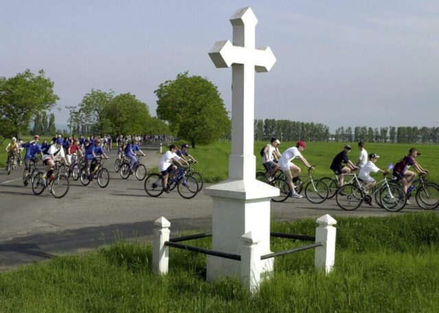 Desiati miništranti s kňazmi vyrazili na cyklopúť do Turína