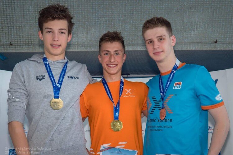 Ružomberskí plavci na M SR juniorov z bratislavskej päťdesiatky vydolovali štyri medaily